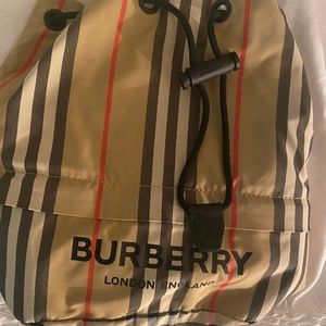 Burberry bucket bag